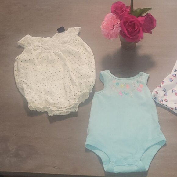 Lot of 3 : Baby One Piece Sets, Blue, White, Cream - Picture 2 of 6